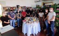 Campanha do Legislativo de FW entrega mais de 220 livros à Biblioteca Municipal