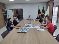 Cemitério Municipal é tema de reunião entre a Mesa Diretora e proprietários de funerárias