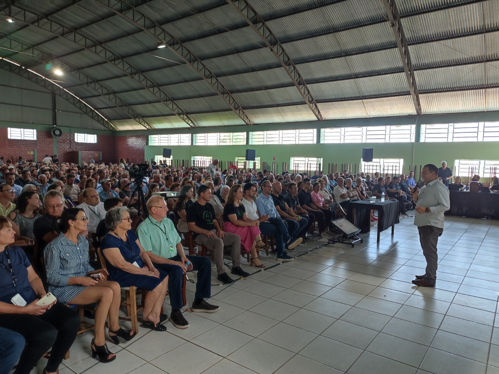 Legislativo de FW é representado na Assembleia da Sicredi Conexão