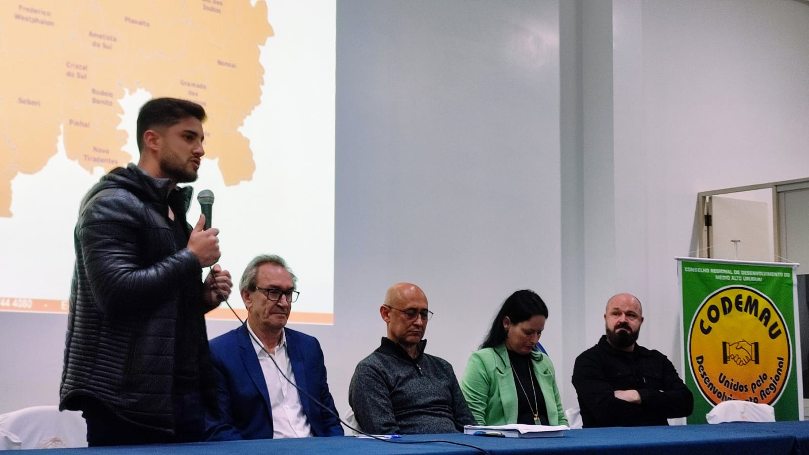 Legislativo de FW participa de debate sobre Desenvolvimento Regional 