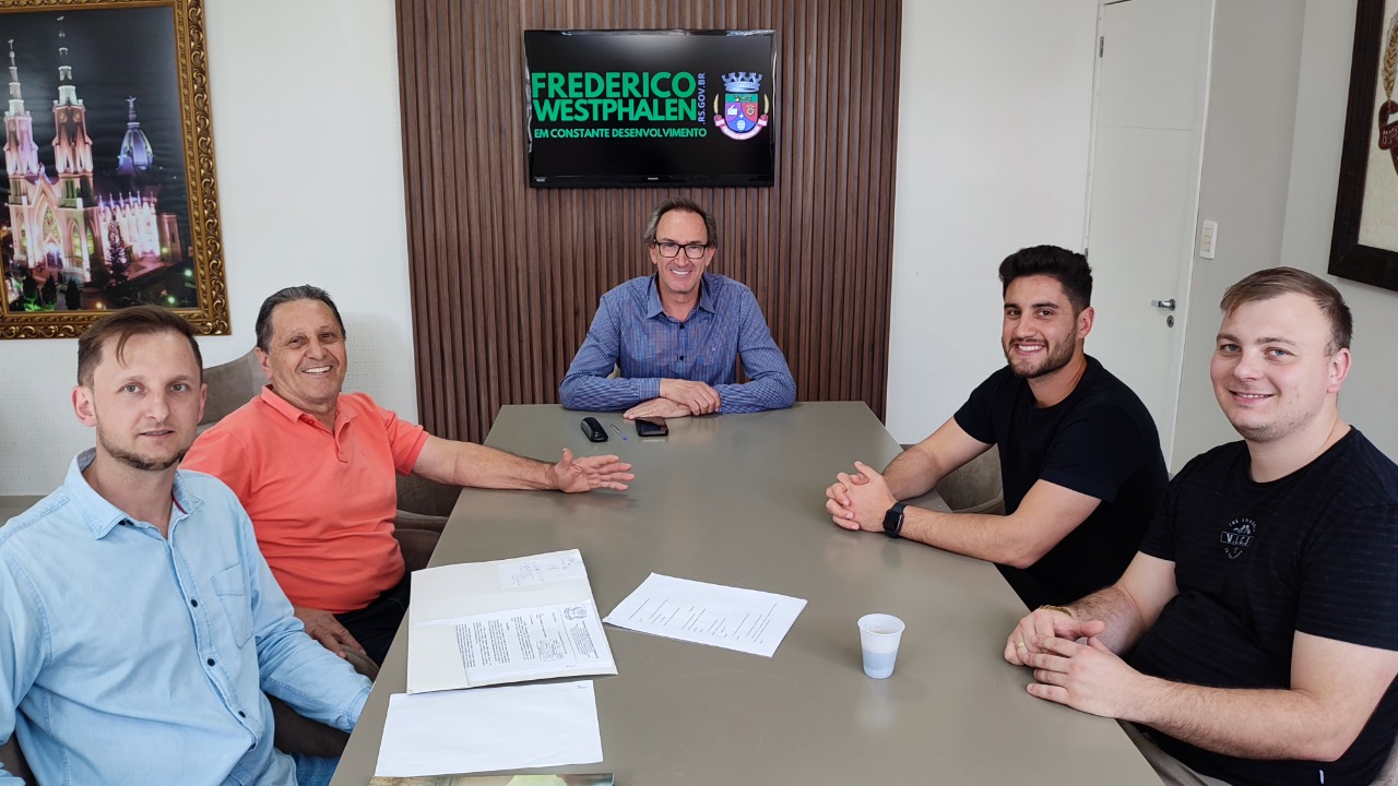 Líderes de bancadas debatem com prefeito sobras orçamentárias da Câmara