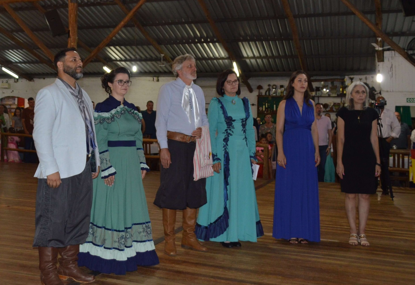 Poder Legislativo prestigia posse da nova patronagem do CTG Rodeio da Querência