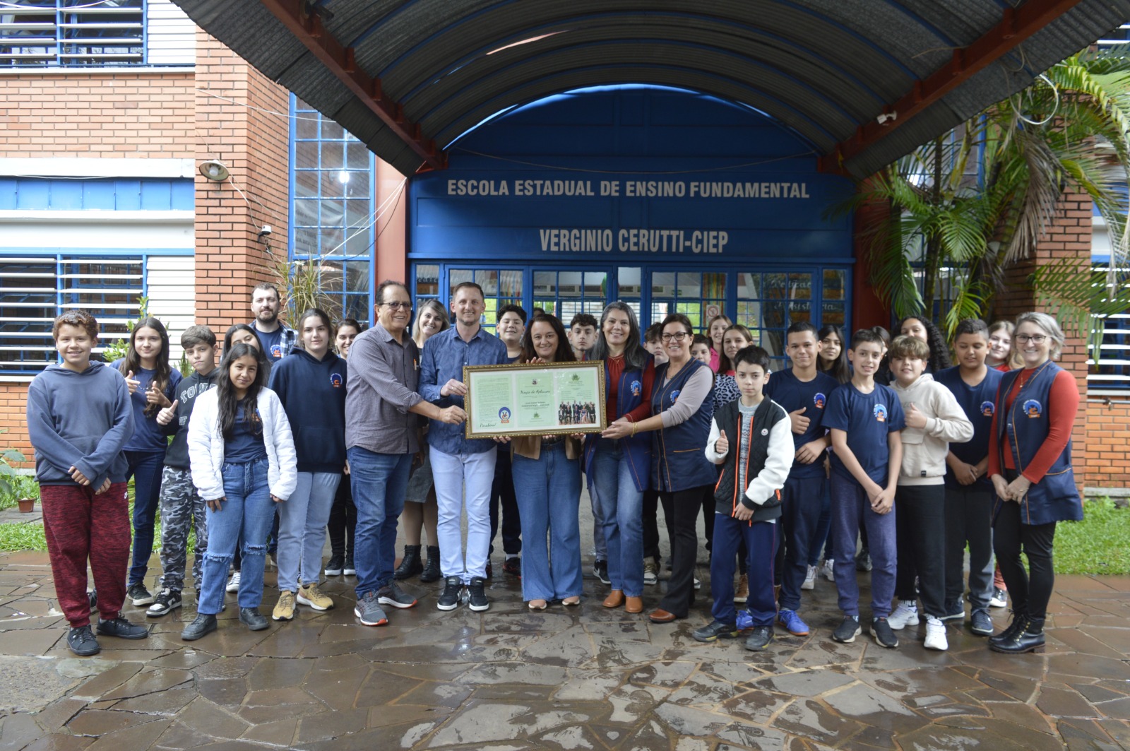 Poder Legislativo reconhece os 30 anos da Escola Estadual Verginio Cerutti 