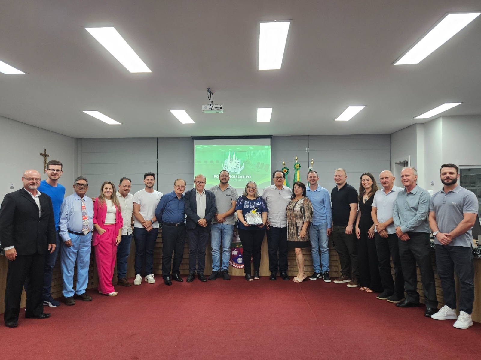 UFSM/FW participa da Tribuna Popular e recebe homenagem do Poder Legislativo