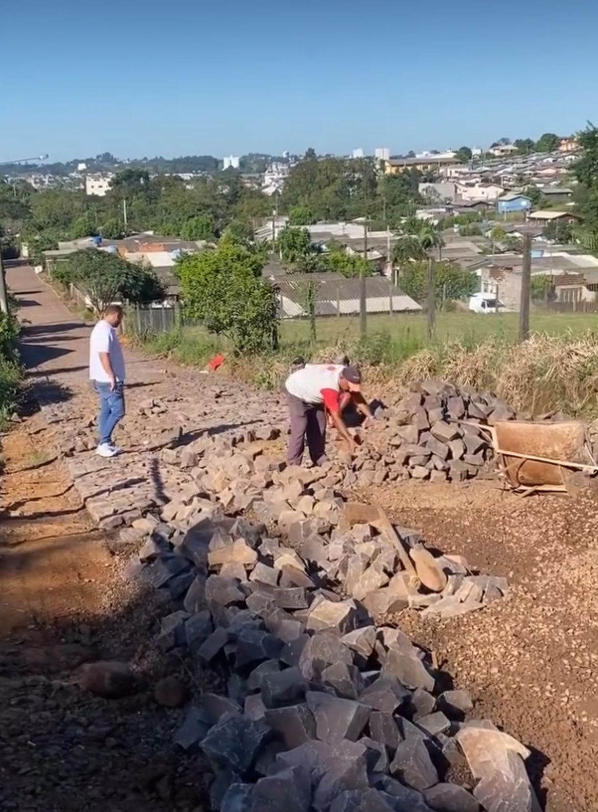 Vereador fiscaliza obras de melhorias de infraestrutura em execução no município