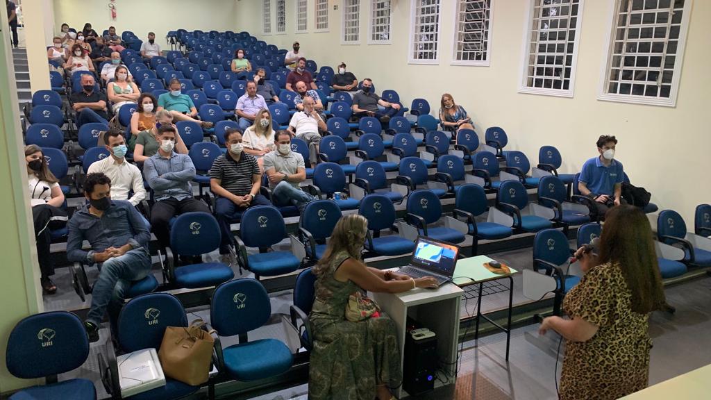 Vereadores acompanham entrega do Plano Municipal de turismo para FW