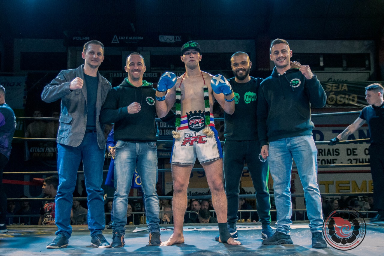 Vereadores participam da entrega das premiações aos vencedores do evento de Muay Thai