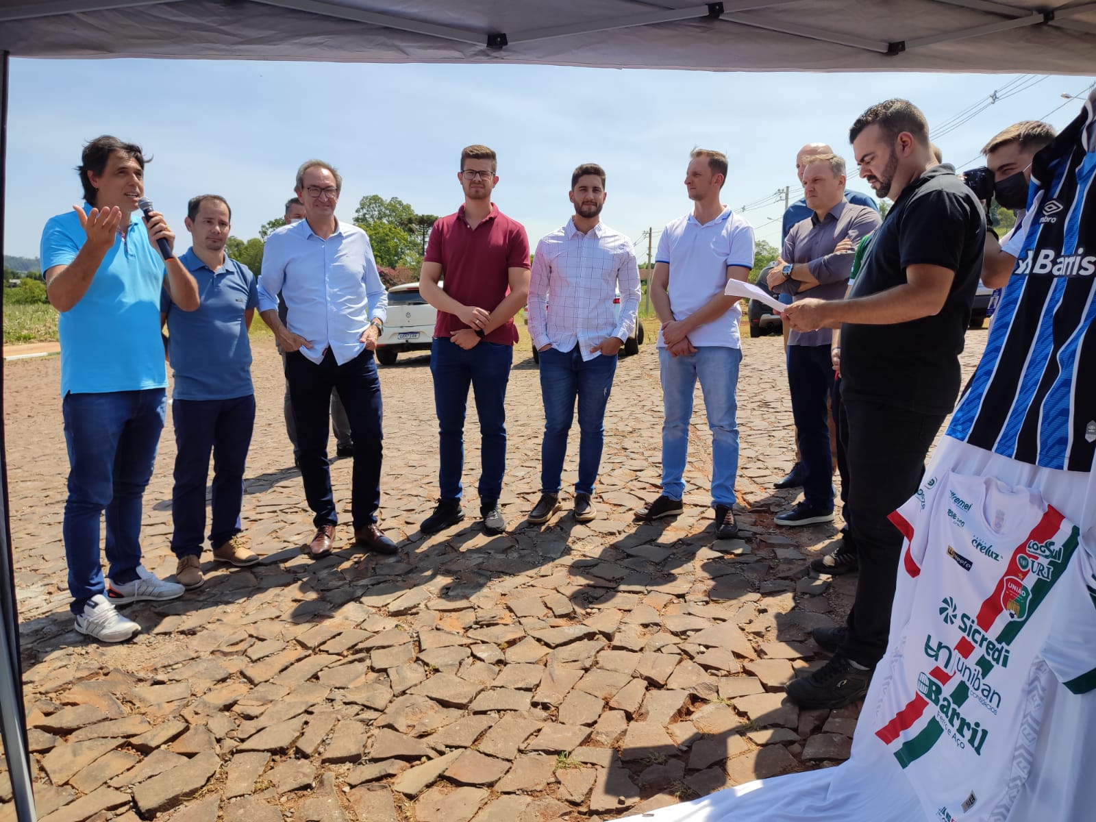 Vereadores prestigiam inauguração de obra no bairro Faguense